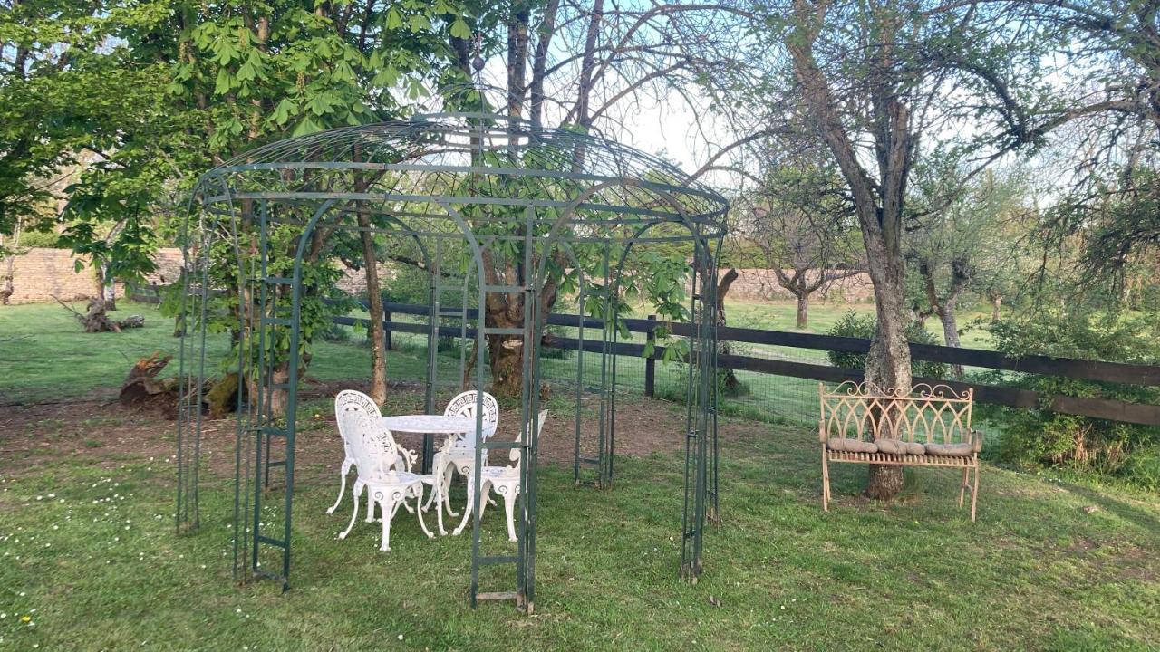 Chez Zoiseau Et Zoiseautte Bed and Breakfast Chassigny Exteriör bild